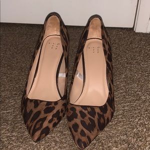 Animal print pointed toe heel